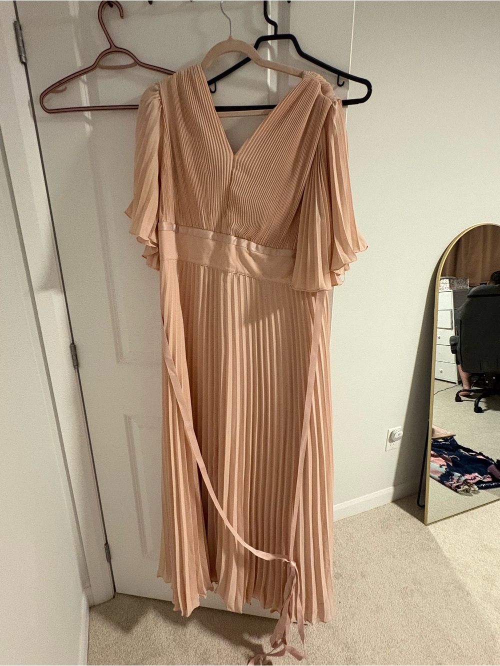 Pleated V-Neck Midi Dress in Light pink